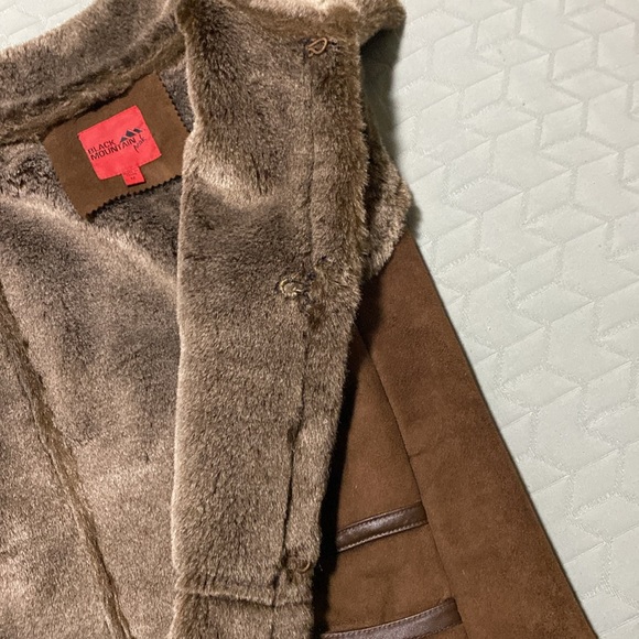 Black mountain faux suede fur vest - Picture 5 of 5